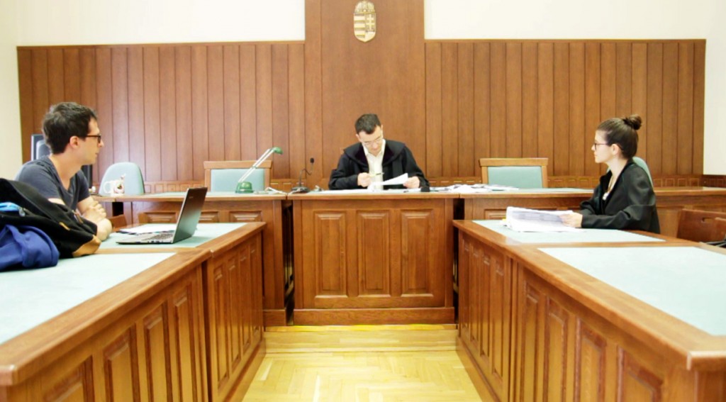 Az Átlátszó Oktatástól G Szabó Dániel, Pákozdi Zoltán Rudolf bíró, és Tömördi Boglárka, az ELTE jogi képviselője